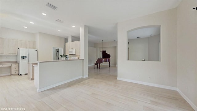 652 Hatteras Ct SW, Vero Beach, FL 32968 - kitchen with visible vents, white appliances, baseboards, and light wood-style flooring
