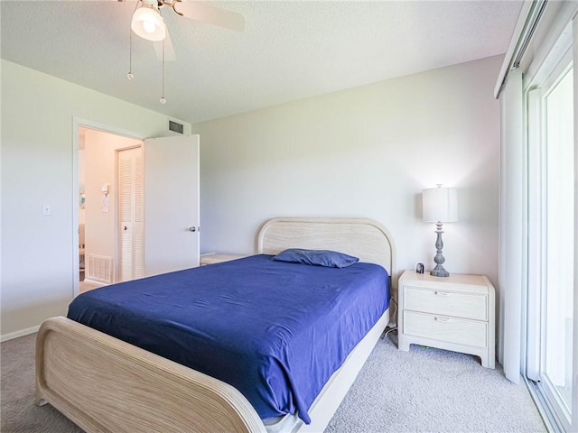 2800 Indian River Blvd Unit L8, Vero Beach, FL 32960 - bedroom with ceiling fan, light carpet, ensuite bathroom, and a textured ceiling