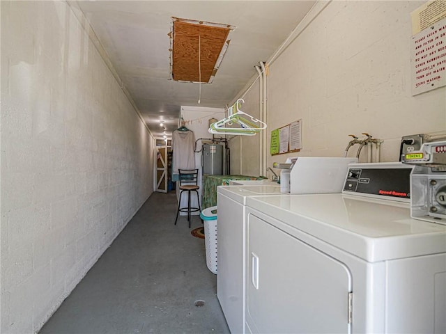 2800 Indian River Blvd Unit L8, Vero Beach, FL 32960 - clothes washing area featuring washer and dryer and electric water heater
