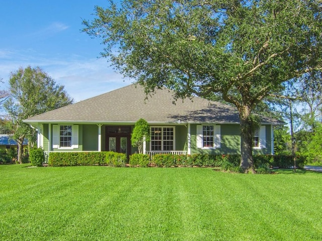 ranch-style house featuring a front yard