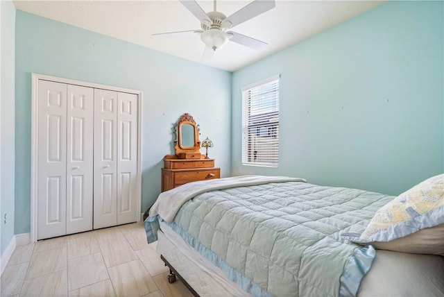 bedroom with ceiling fan, baseboards, and a closet