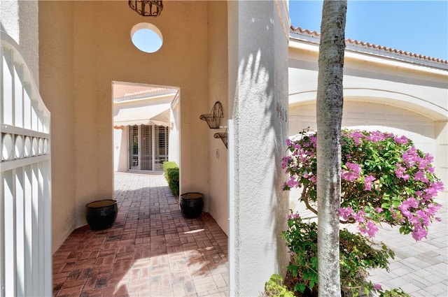 9515 E Maiden Ct, Vero Beach, FL 32963 - property entrance featuring stucco siding