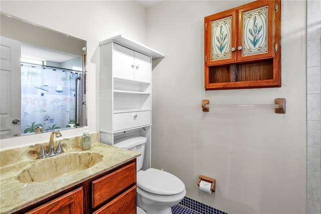 bathroom with curtained shower, vanity, and toilet