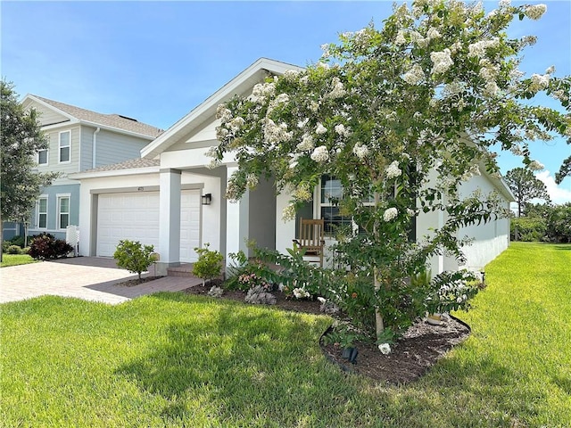 4173 Keeson Cir, Vero Beach, FL 32967 - view of front of property featuring stucco siding, a garage, a front lawn, roof with shingles, and driveway