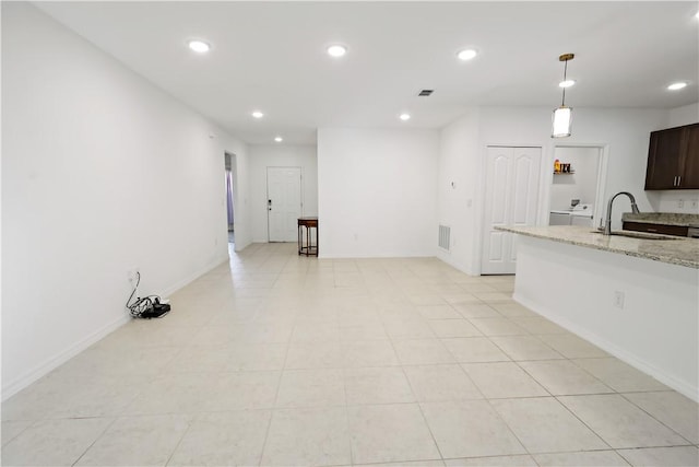 8646 102nd Ave, Vero Beach, FL 32967 - kitchen featuring a sink, recessed lighting, light stone counters, baseboards, and hanging light fixtures