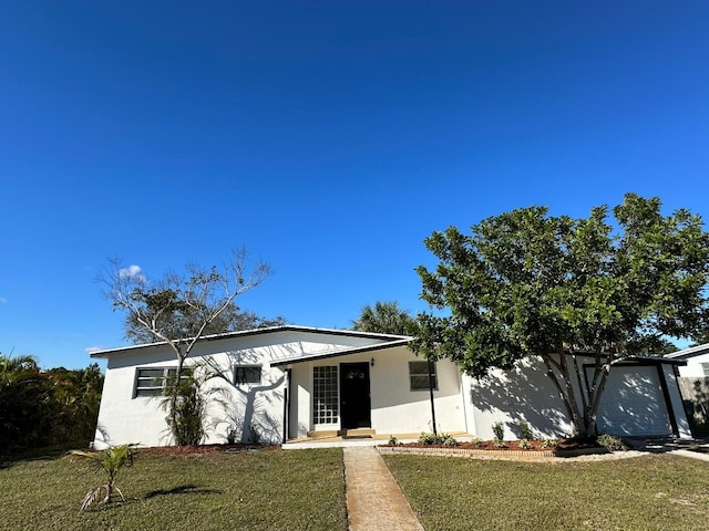 view of front of house featuring a front yard