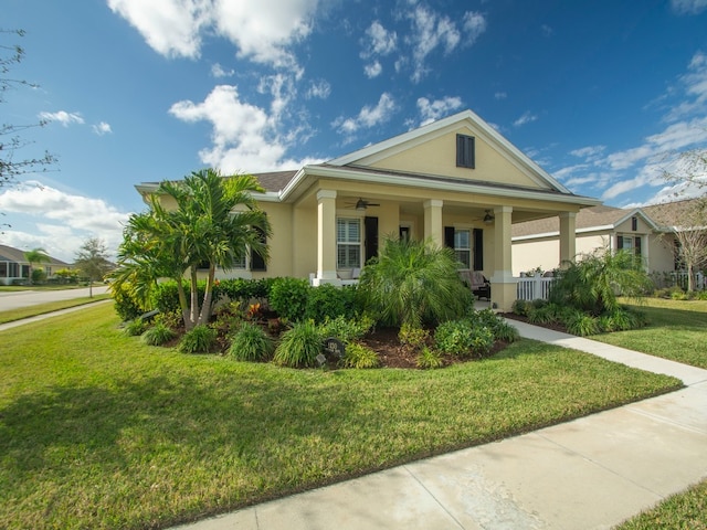 view of front facade featuring covered porch, a front yard, and ceiling fan