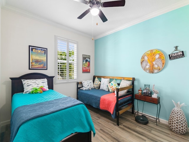 bedroom with hardwood / wood-style floors, ceiling fan, and crown molding