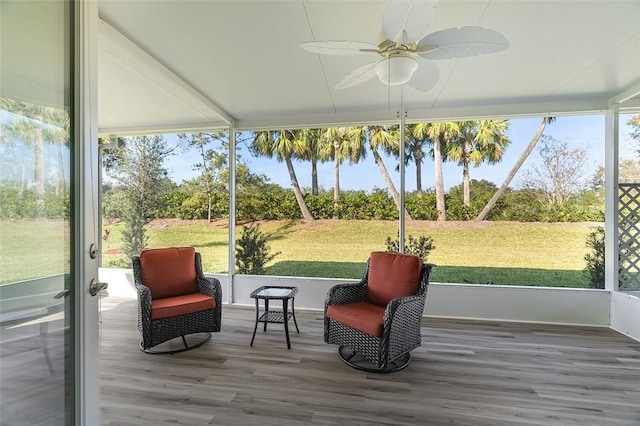 sunroom / solarium with ceiling fan