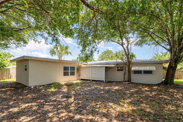 1751 5th Ct, Vero Beach, FL 32960 - back of property with fence