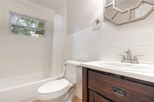 1751 5th Ct, Vero Beach, FL 32960 - full bathroom with tile walls, toilet, vanity, and shower / tub combo with curtain
