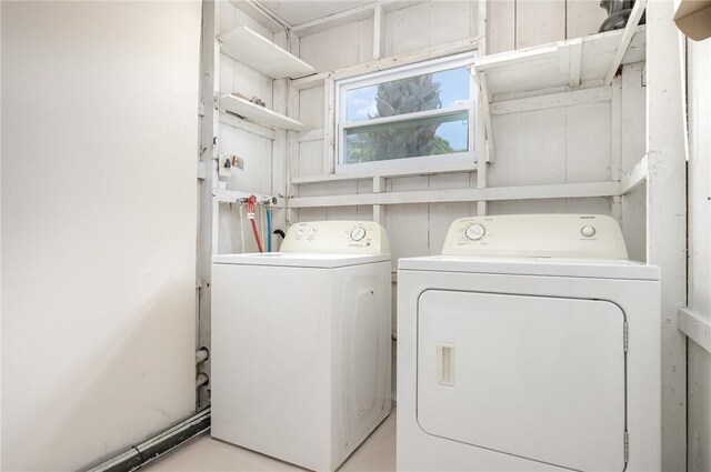 1751 5th Ct, Vero Beach, FL 32960 - laundry area featuring washing machine and clothes dryer