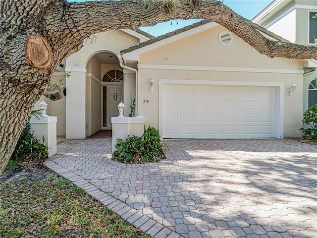 view of front of property featuring a garage