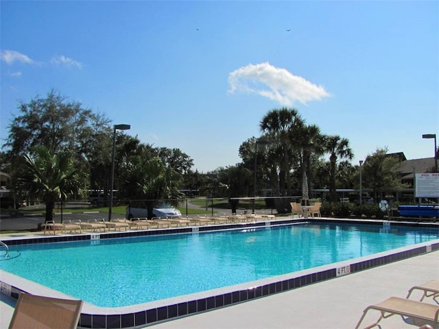 view of swimming pool