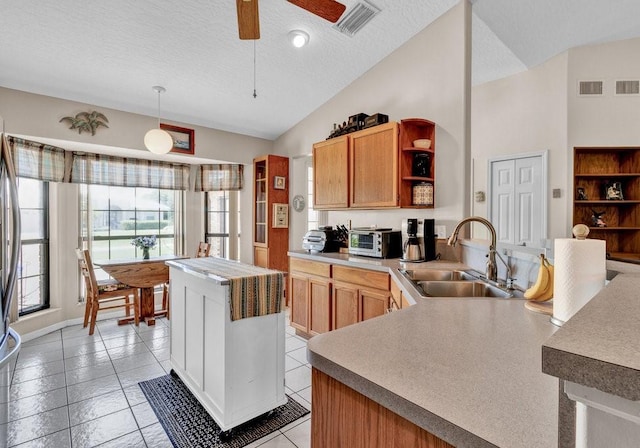132 Keystone Dr, Sebastian, FL 32958 - kitchen featuring open shelves, a sink, vaulted ceiling, ceiling fan, and a peninsula