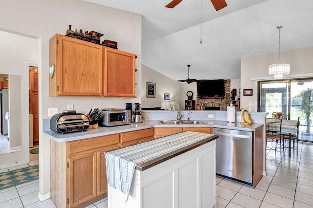 132 Keystone Dr, Sebastian, FL 32958 - kitchen with stainless steel appliances, ceiling fan, a peninsula, a sink, and lofted ceiling