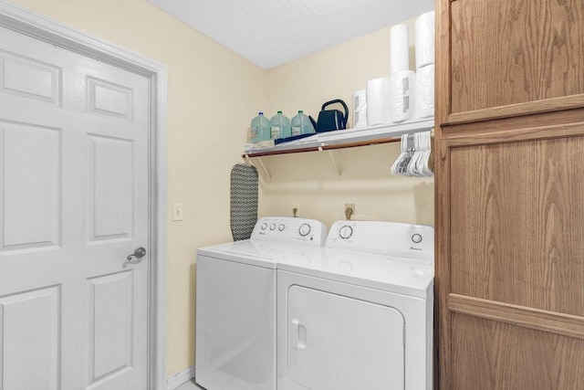 132 Keystone Dr, Sebastian, FL 32958 - laundry room featuring independent washer and dryer