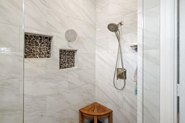 bathroom featuring a tile shower