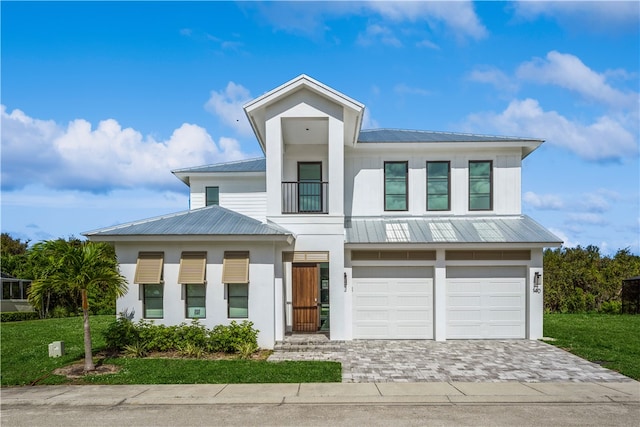 view of front of home featuring a garage and a front yard