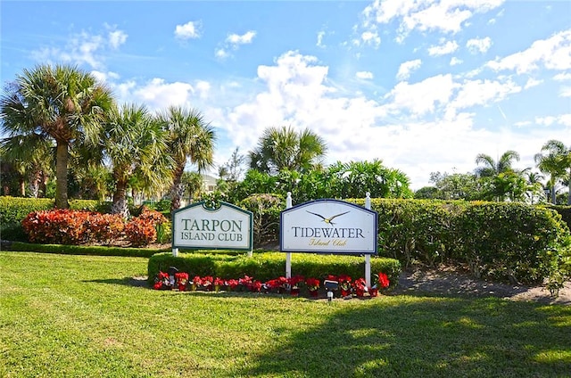 community sign featuring a yard