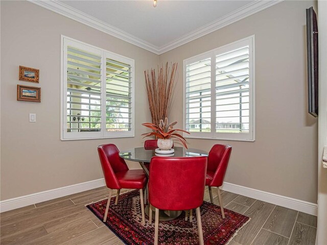 living room with ceiling fan, light wood-type flooring, and ornamental molding