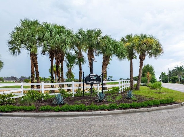 view of community / neighborhood sign