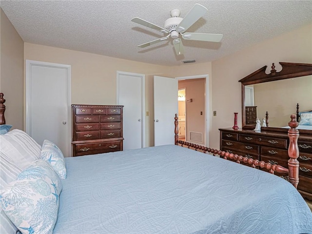 bedroom featuring a textured ceiling and a ceiling fan
