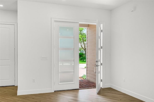 1090 Buckhead Dr SW, Vero Beach, FL 32968 - entrance foyer featuring wood finished floors, baseboards, and recessed lighting