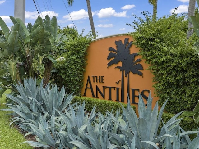 view of community / neighborhood sign