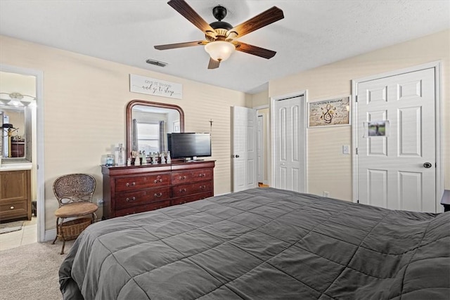 bedroom featuring a textured ceiling, carpet floors, and ceiling fan