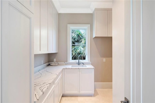330 N Blue Wave Ln, Vero Beach, FL 32963 - laundry area with baseboards and a sink