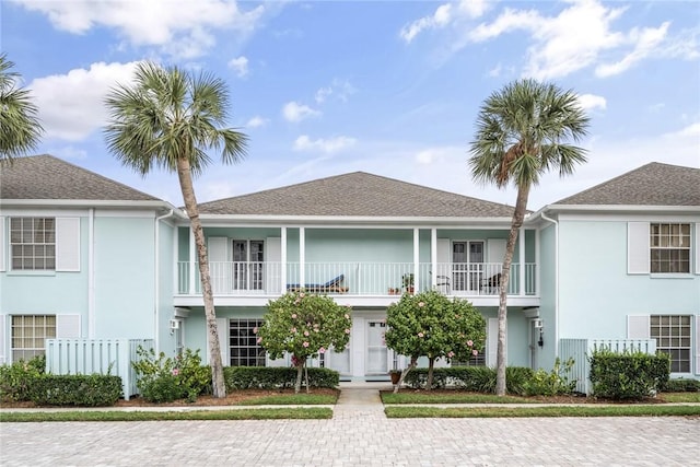 view of front facade featuring stucco siding