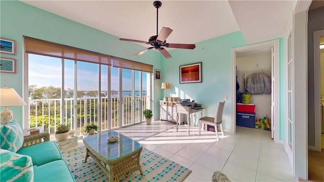 sunroom featuring ceiling fan