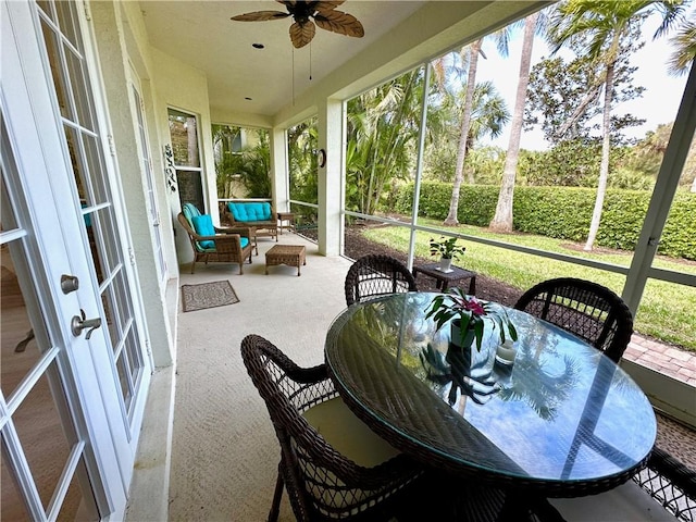 sunroom with ceiling fan