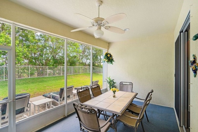 sunroom with ceiling fan