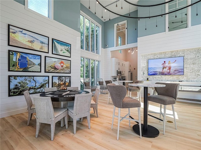 9139 Seaglass Ct, Vero Beach, FL 32963 - dining space featuring wood finished floors, plenty of natural light, and a towering ceiling