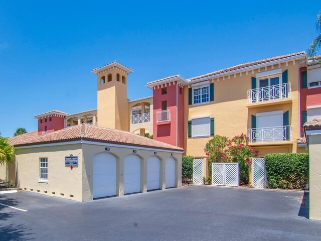 5540 N Harbor Village Dr Unit 103, Vero Beach, FL 32967 - view of property with community garages