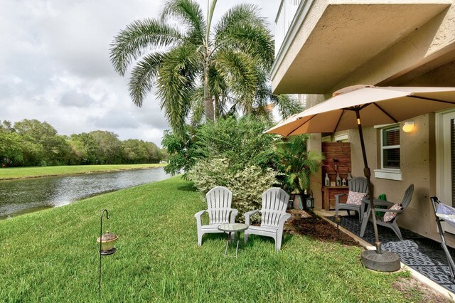 view of yard featuring a water view