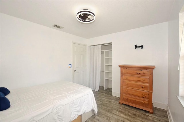 726 41st Ave, Vero Beach, FL 32968 - bedroom featuring wood finished floors, a closet, and baseboards