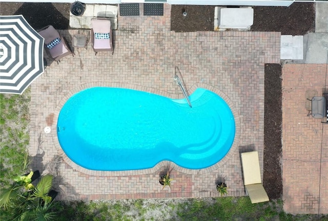726 41st Ave, Vero Beach, FL 32968 - drone / aerial view of a pool