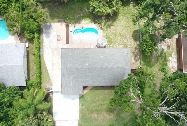726 41st Ave, Vero Beach, FL 32968 - view of subject property with a pool area