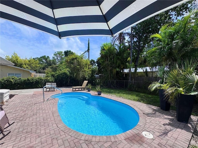 726 41st Ave, Vero Beach, FL 32968 - view of pool featuring a patio