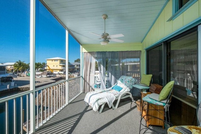 sunroom featuring ceiling fan