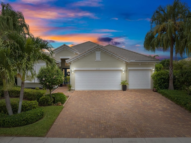 view of front facade featuring a garage