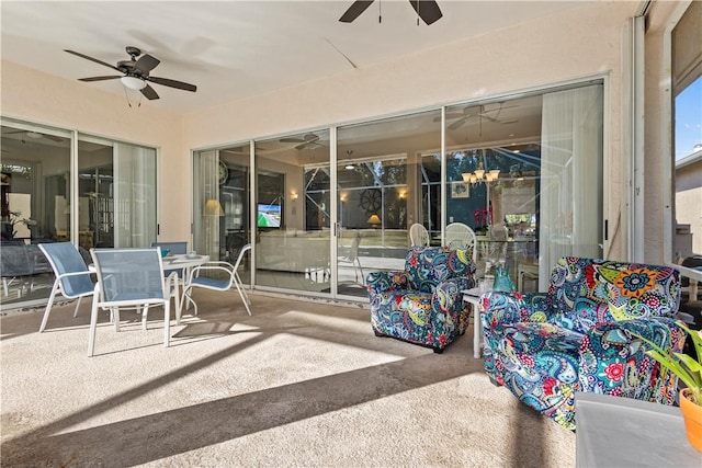 sunroom with ceiling fan