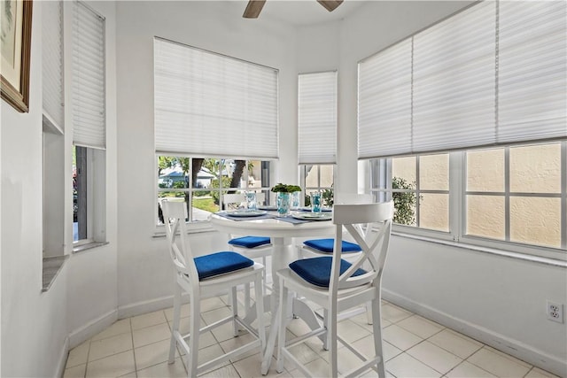 sunroom with ceiling fan