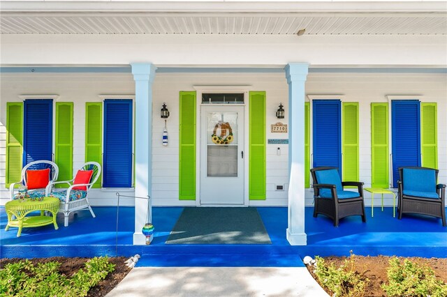 property entrance featuring covered porch