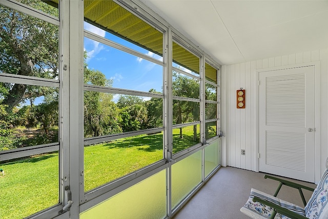 unfurnished sunroom with a healthy amount of sunlight