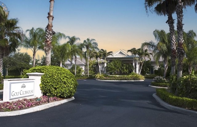 280 Seabreeze Ct, Vero Beach, FL 32963 - view of road with curbs