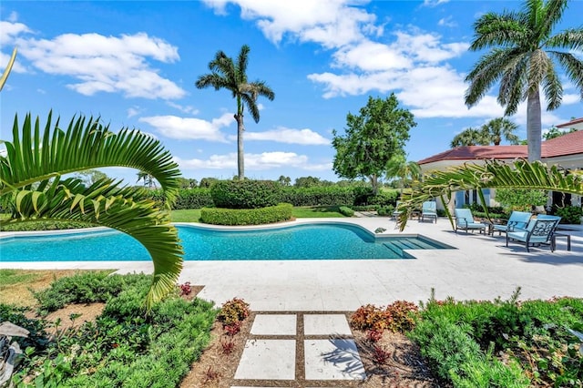 280 Seabreeze Ct, Vero Beach, FL 32963 - outdoor pool featuring a patio area
